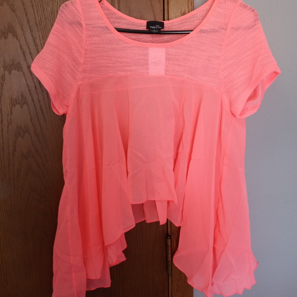 Light weight High-Low Top - Picture 4 of 5